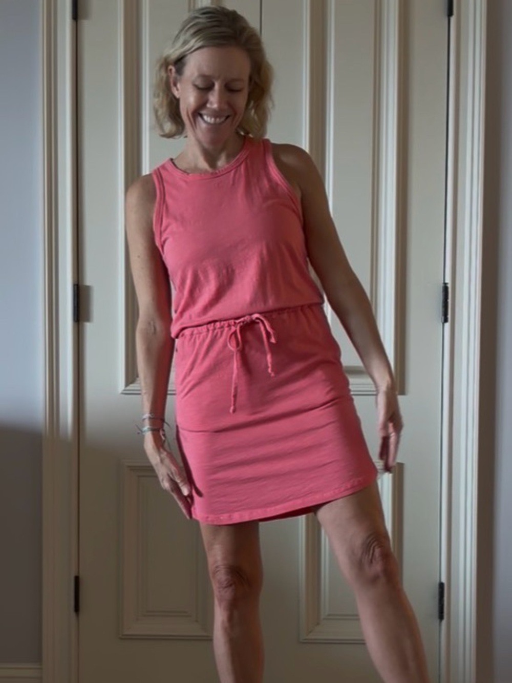 EVEREVE Sundry Coral Scoop Neck Tank Dress with tie middle